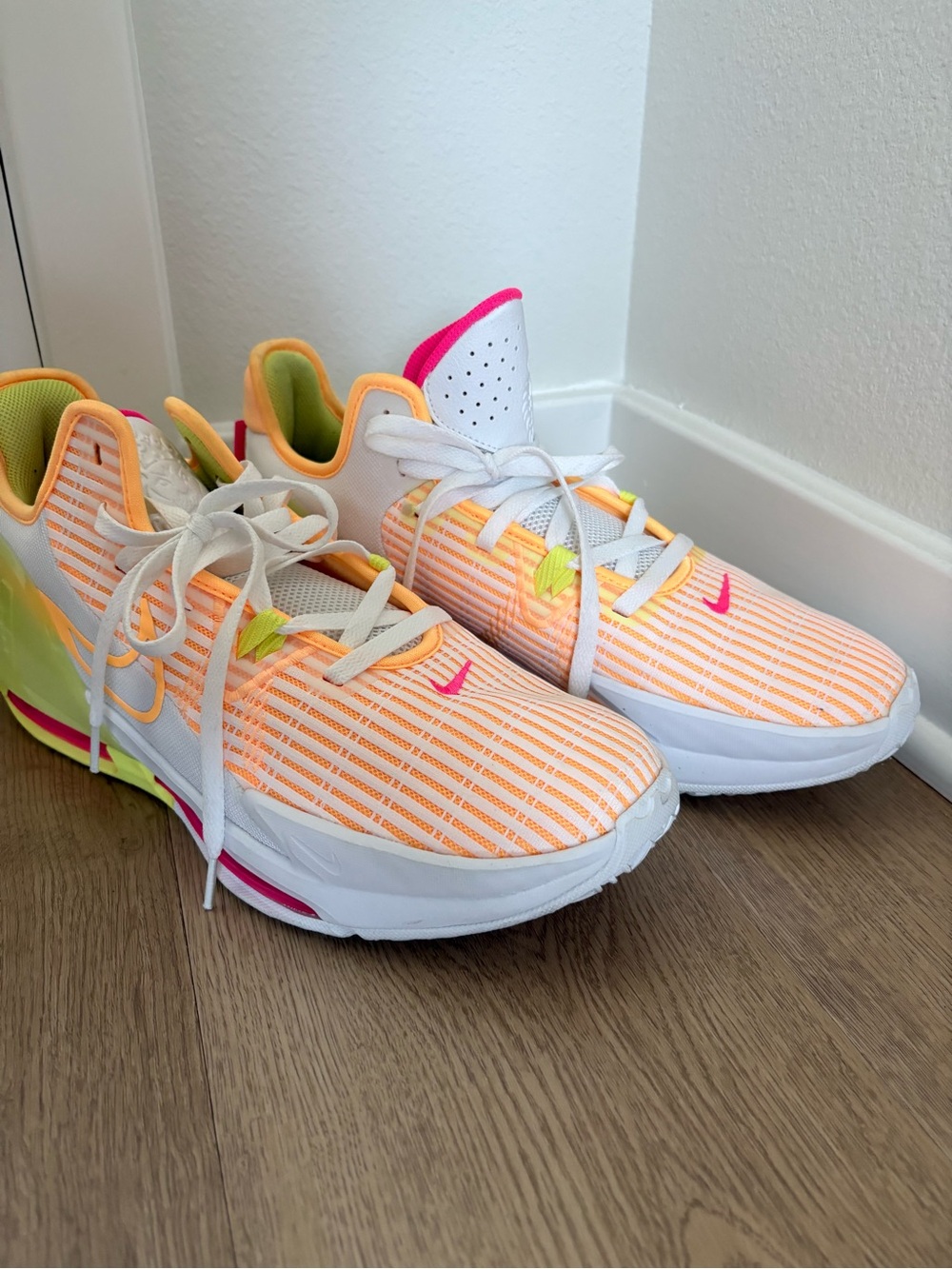 Men’s Nike LeBron Witness 6 Sneakers - size 12